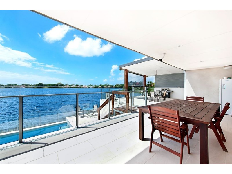 18 Compass Court, Mermaid Waters QLD 4218