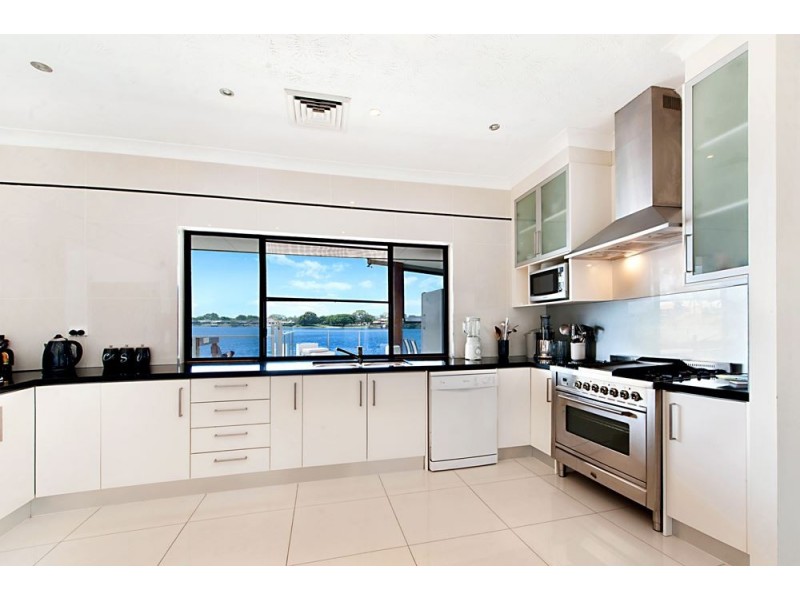 18 Compass Court, Mermaid Waters QLD 4218