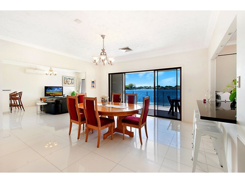 18 Compass Court, Mermaid Waters QLD 4218