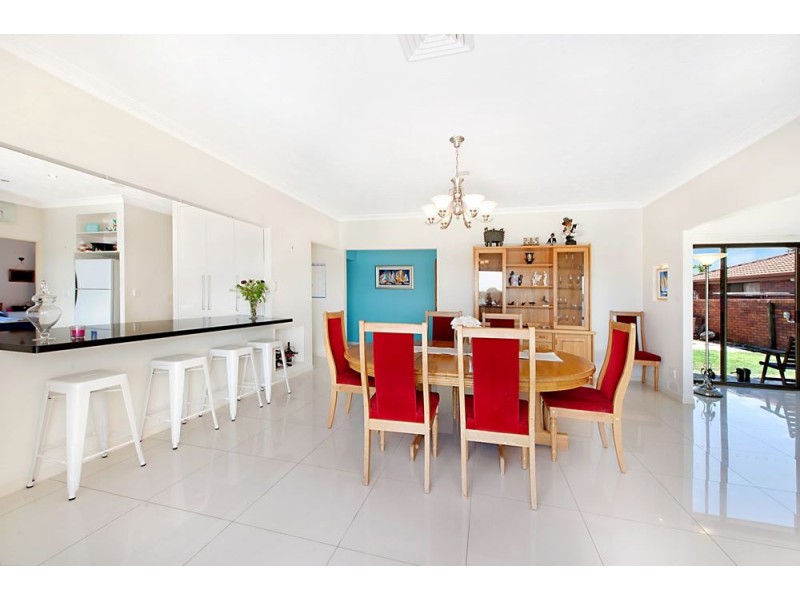 18 Compass Court, Mermaid Waters QLD 4218