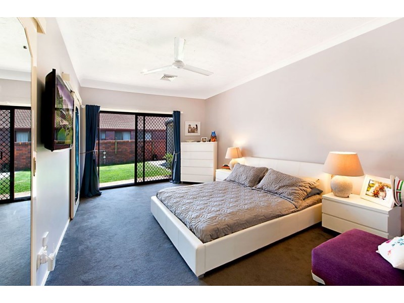 18 Compass Court, Mermaid Waters QLD 4218