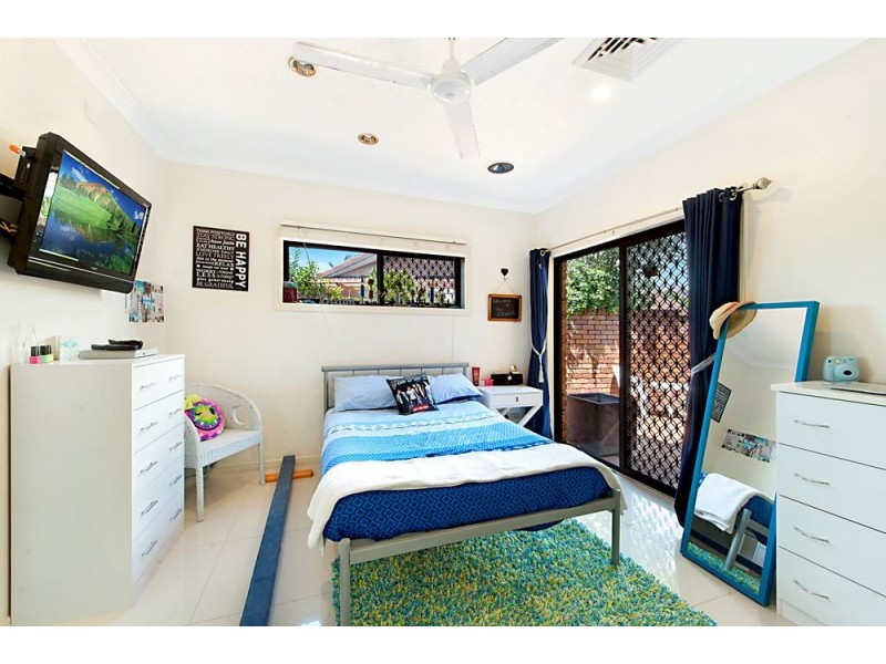 18 Compass Court, Mermaid Waters QLD 4218