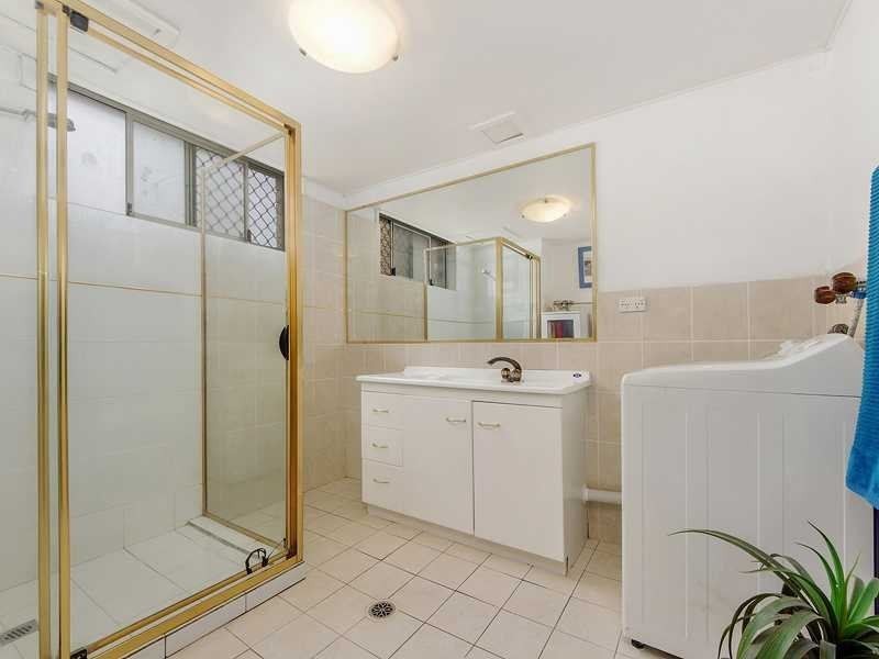 1/27 Duet Drive, Mermaid Waters QLD 4218