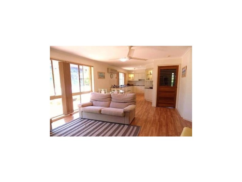 3 Esplanade West, Paradise Point QLD 4216