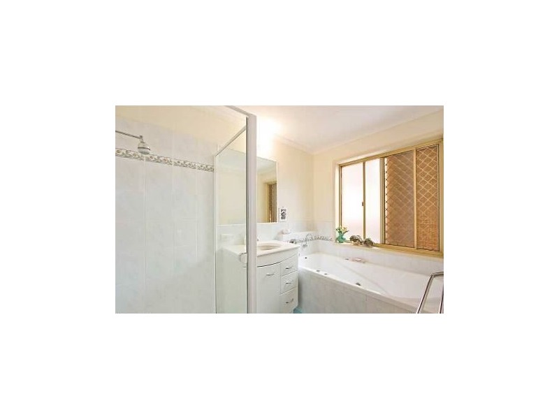 3 Esplanade West, Paradise Point QLD 4216