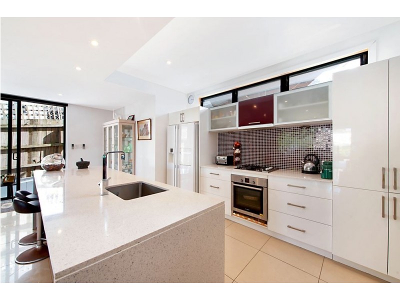 13 Kerr Avenue, Southport QLD 4215