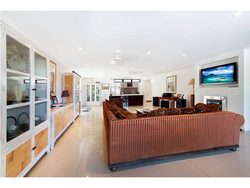 13 Kerr Avenue, Southport QLD 4215