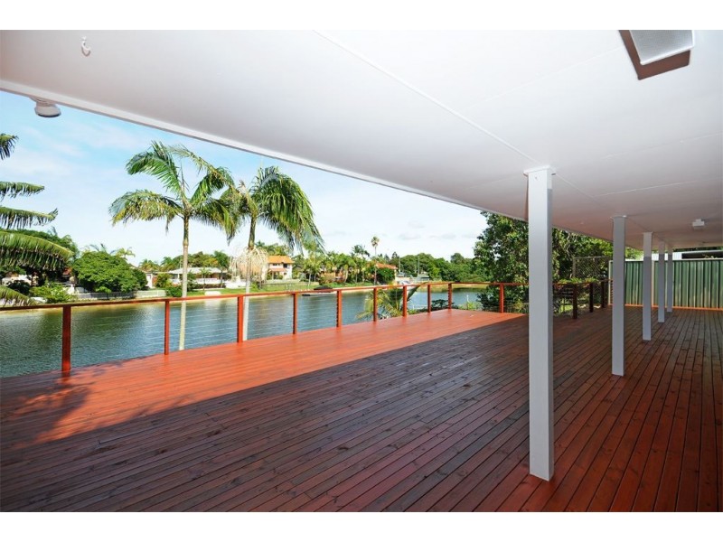 13 Sundowner Court, Mermaid Waters QLD 4218