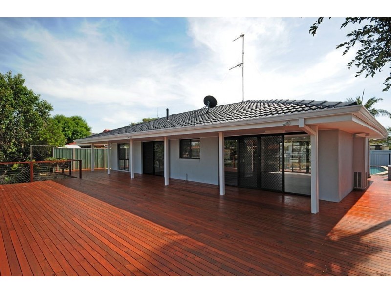 13 Sundowner Court, Mermaid Waters QLD 4218