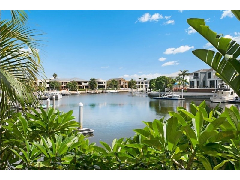 15 King Charles Drive, Sovereign Islands QLD 4216