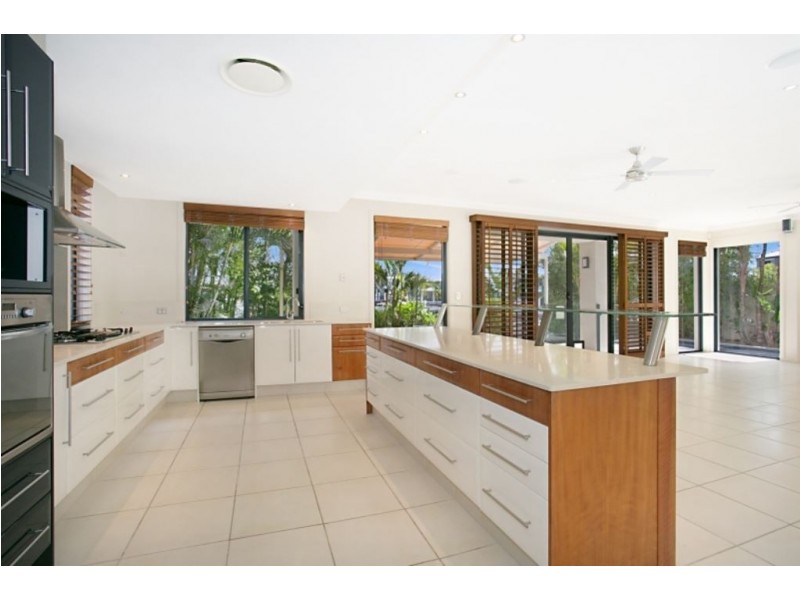 15 King Charles Drive, Sovereign Islands QLD 4216