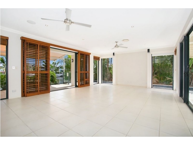 15 King Charles Drive, Sovereign Islands QLD 4216