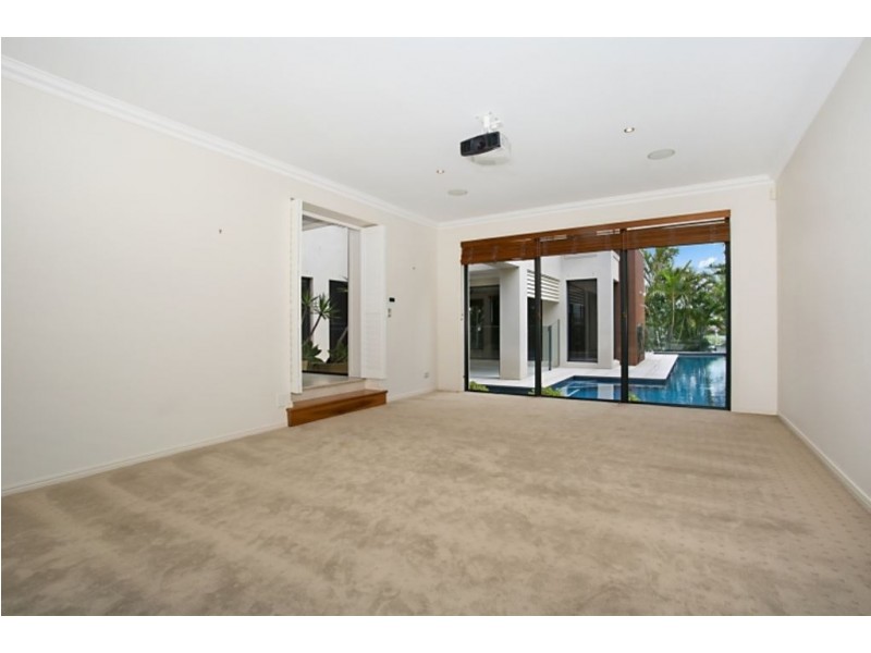 15 King Charles Drive, Sovereign Islands QLD 4216