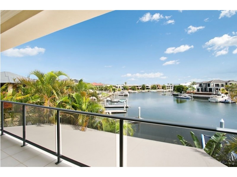 15 King Charles Drive, Sovereign Islands QLD 4216