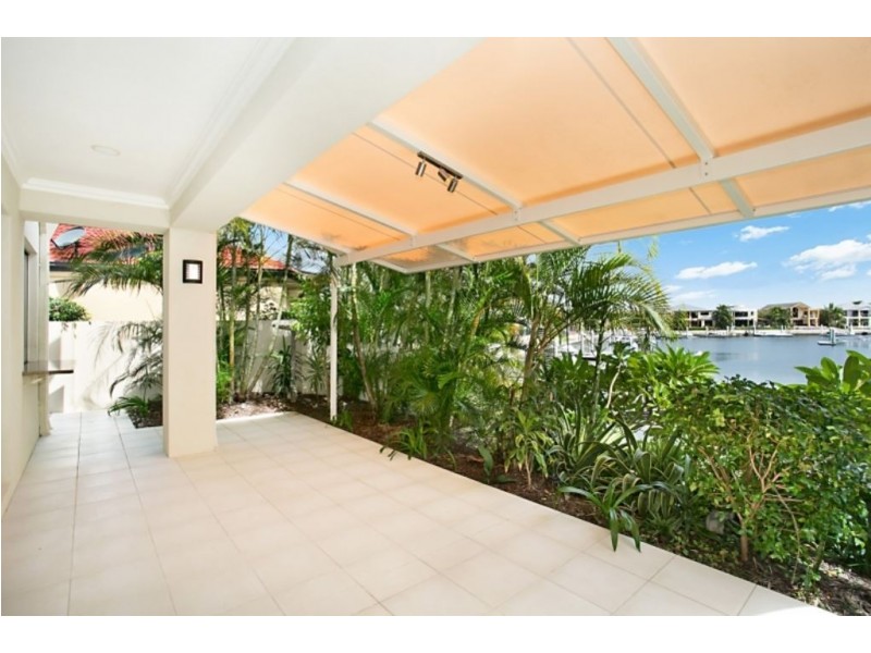 15 King Charles Drive, Sovereign Islands QLD 4216