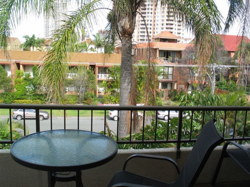 6/17 Brittania Avenue, Broadbeach QLD 4218