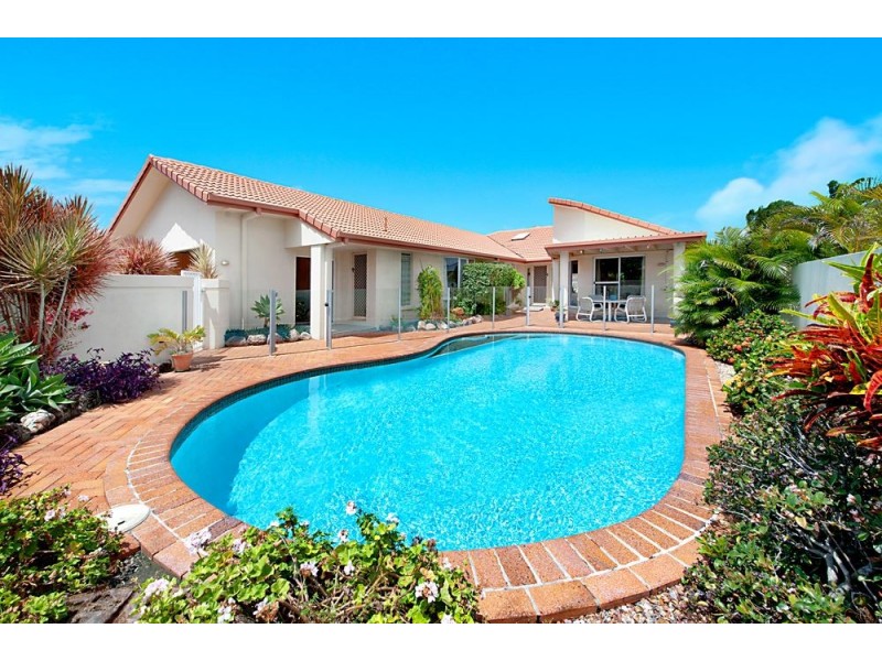 50 Pebble Beach Drive, Runaway Bay QLD 4216