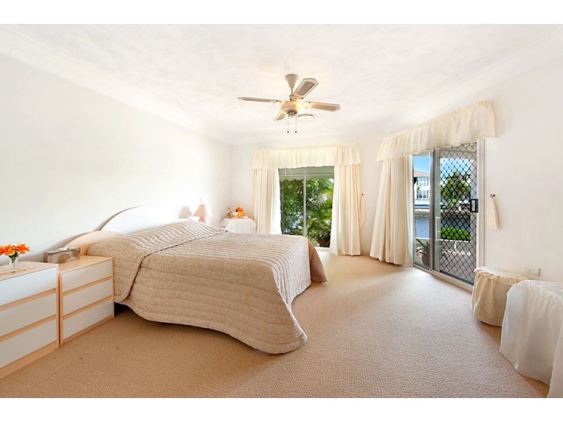 50 Pebble Beach Drive, Runaway Bay QLD 4216