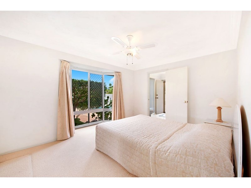 50 Pebble Beach Drive, Runaway Bay QLD 4216