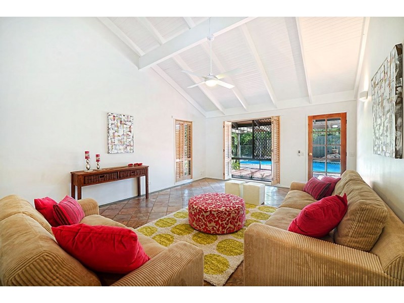 19 Henning Court, Mermaid Waters QLD 4218