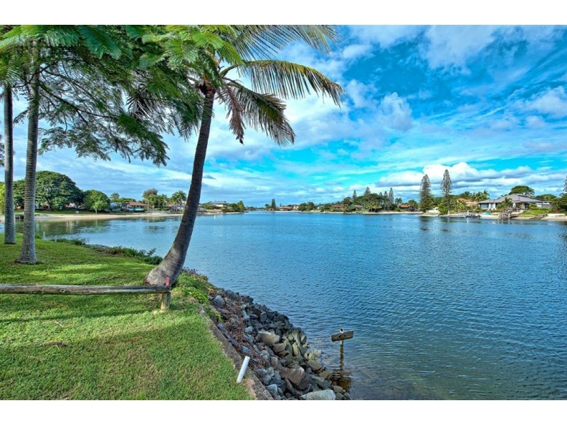 2/12 Orvieto Ave, Mermaid Waters QLD 4218