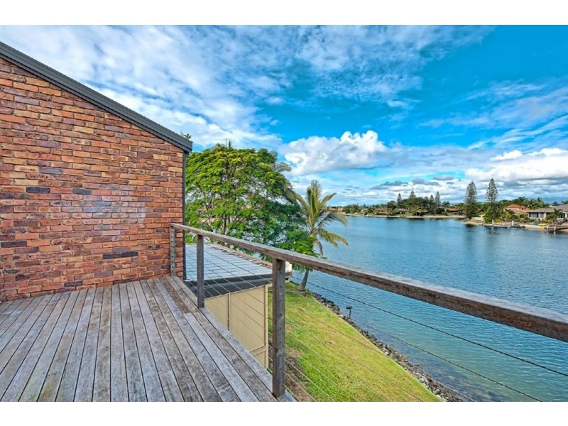 2/12 Orvieto Ave, Mermaid Waters QLD 4218