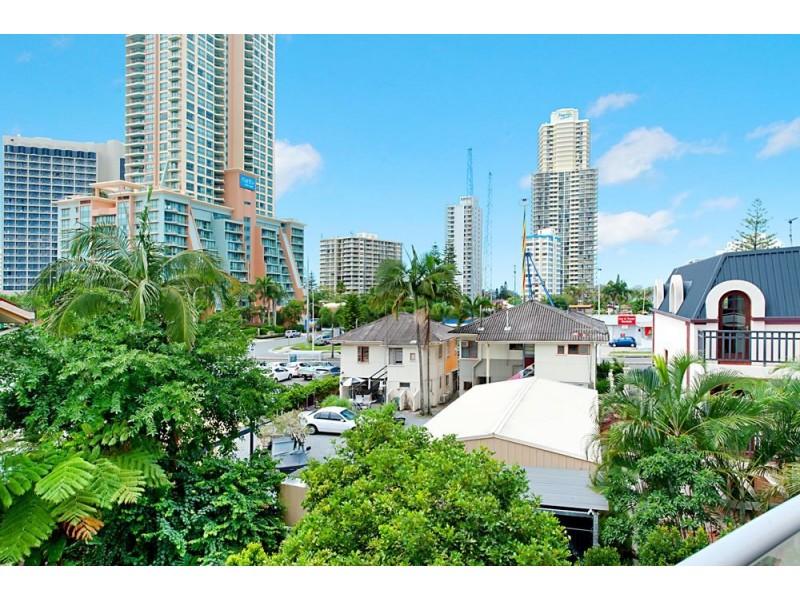 21 Cypress Avenue, Surfers Paradise QLD 4217