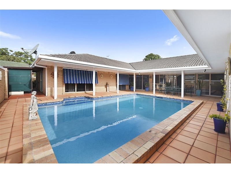 4 Brampton Court, Mermaid Waters QLD 4218