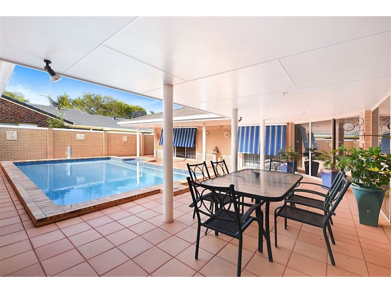 4 Brampton Court, Mermaid Waters QLD 4218