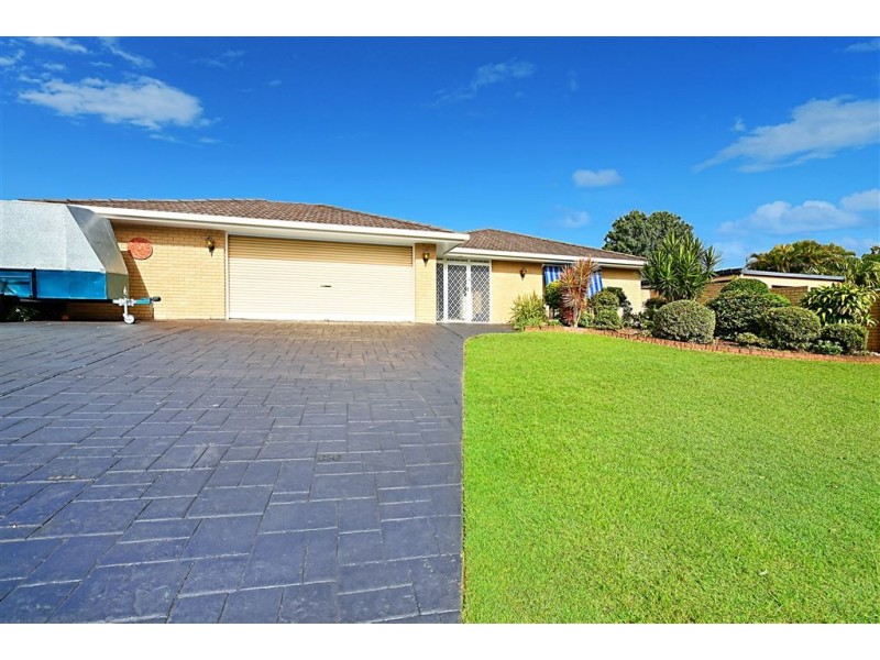 4 Brampton Court, Mermaid Waters QLD 4218
