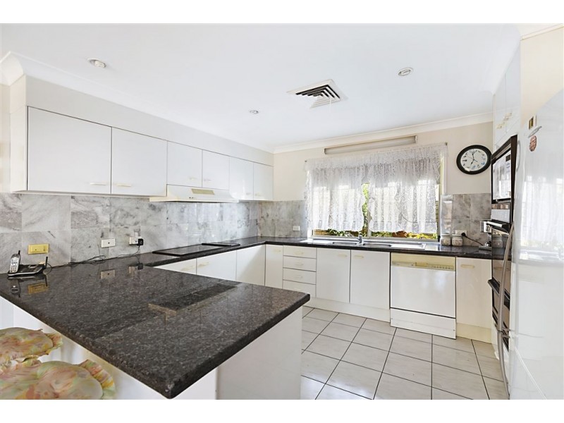 4 Brampton Court, Mermaid Waters QLD 4218