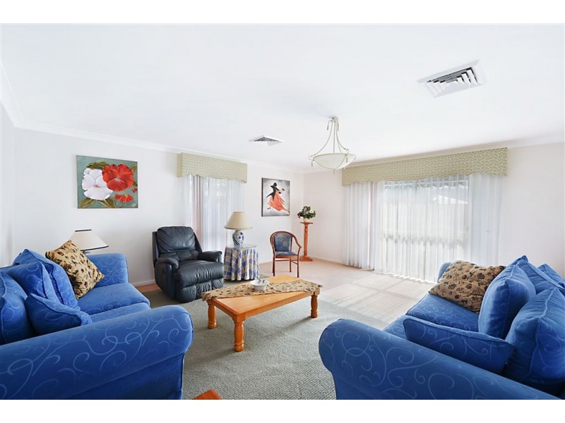 4 Brampton Court, Mermaid Waters QLD 4218