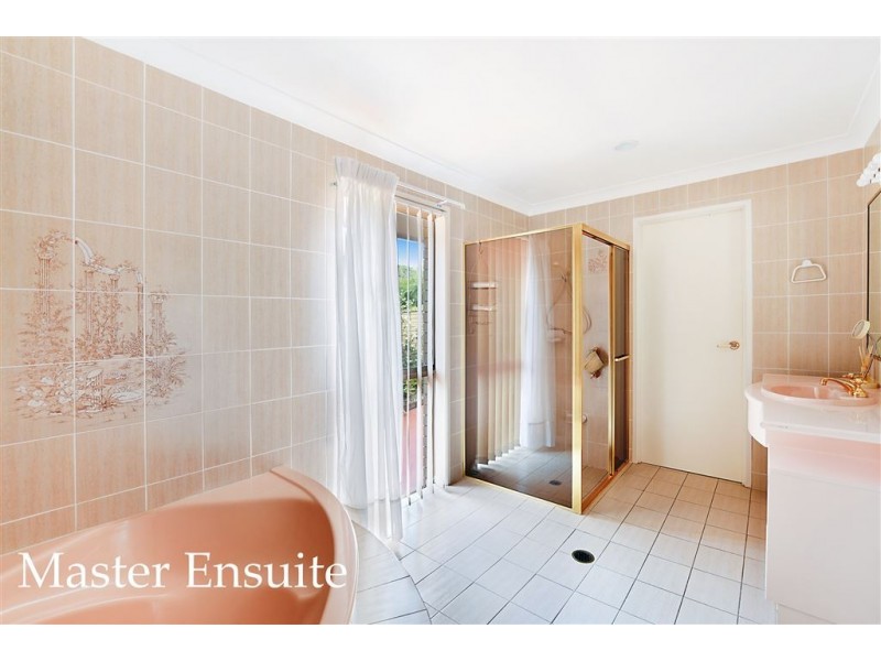 4 Brampton Court, Mermaid Waters QLD 4218