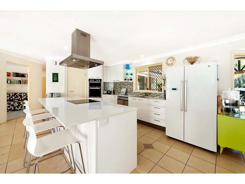 89 Arun Drive, Arundel QLD 4214