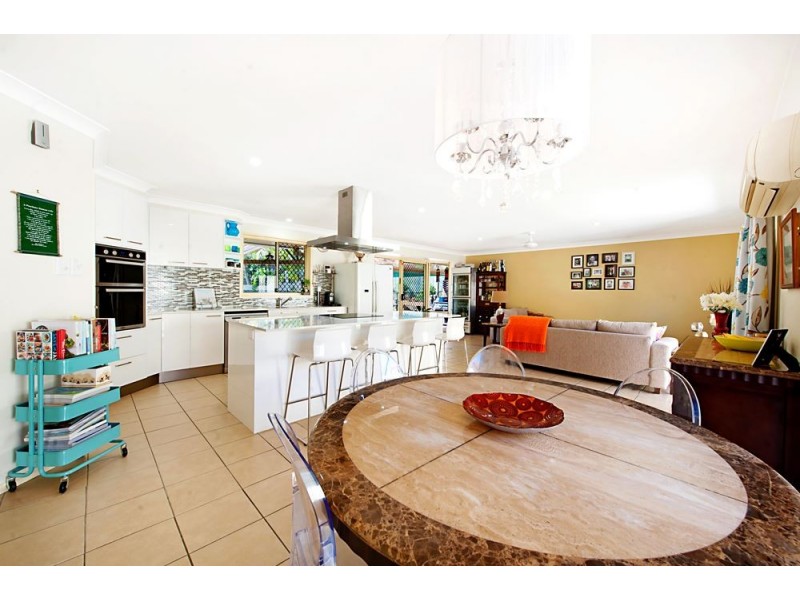 89 Arun Drive, Arundel QLD 4214