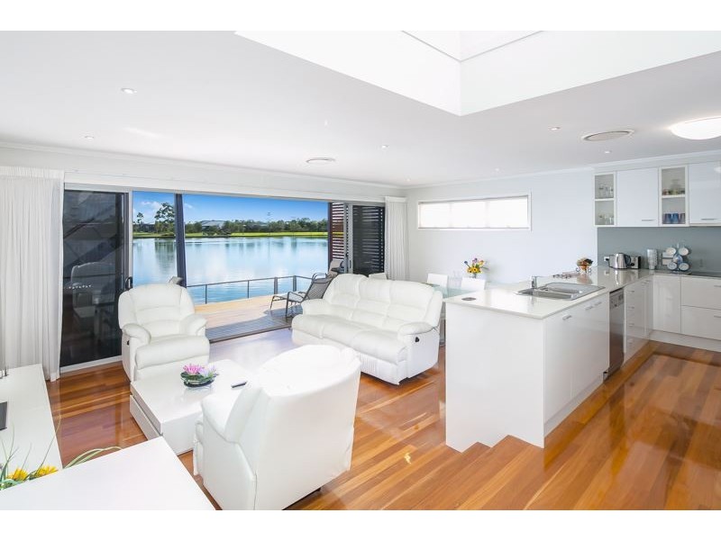 26/181 Lae Drive, Coombabah QLD 4216