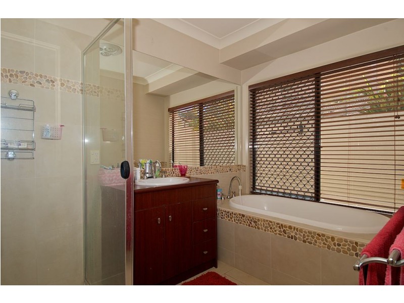 5 Blackfen Court, Arundel QLD 4214