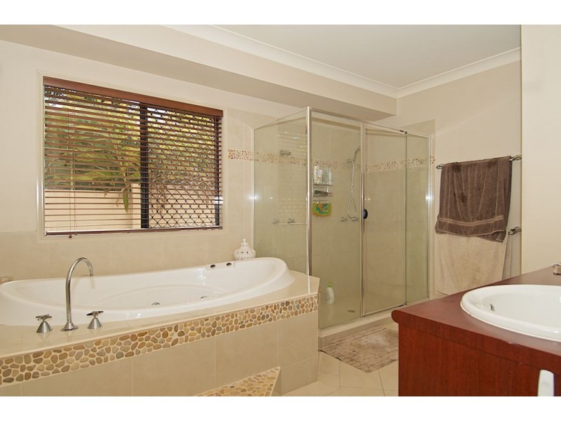 5 Blackfen Court, Arundel QLD 4214