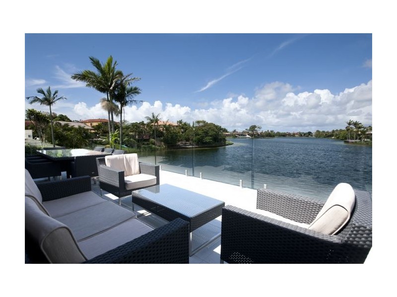 9 Long Island Court, Mermaid Waters QLD 4218