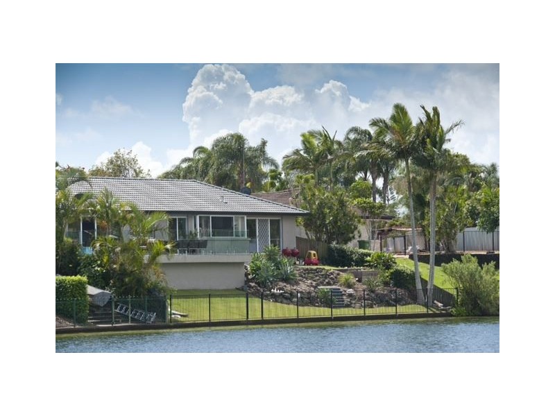 9 Long Island Court, Mermaid Waters QLD 4218