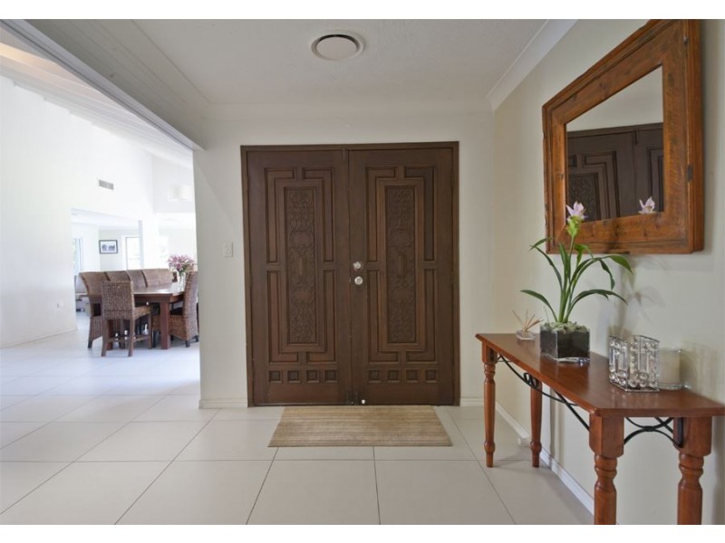 9 Long Island Court, Mermaid Waters QLD 4218