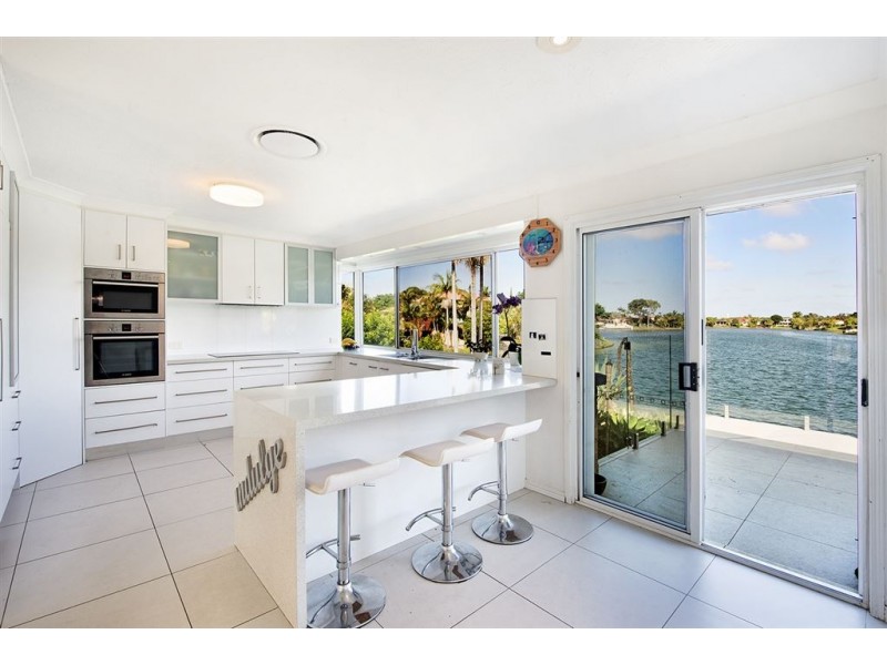 9 Long Island Court, Mermaid Waters QLD 4218