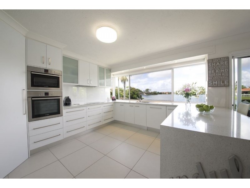 9 Long Island Court, Mermaid Waters QLD 4218