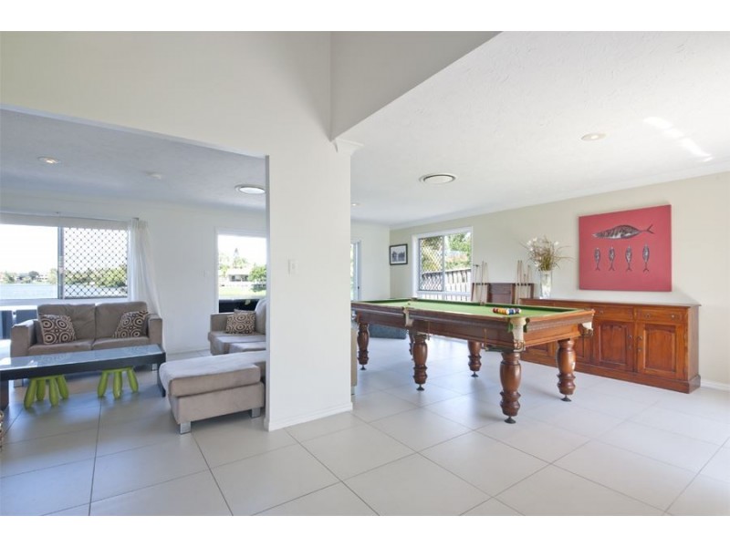 9 Long Island Court, Mermaid Waters QLD 4218