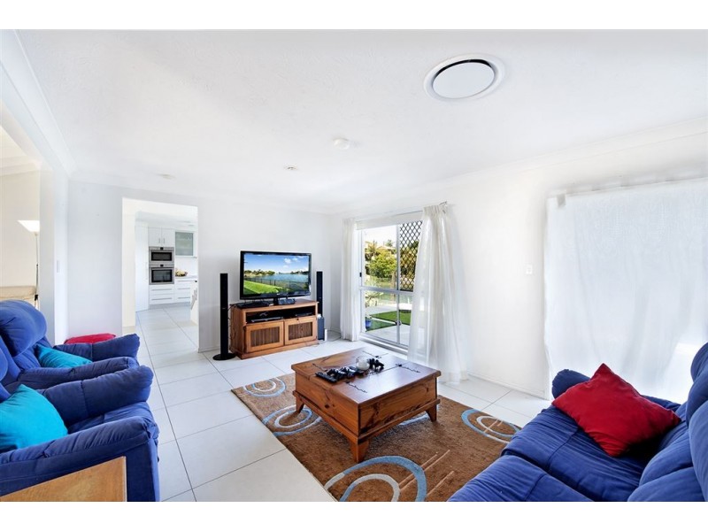 9 Long Island Court, Mermaid Waters QLD 4218