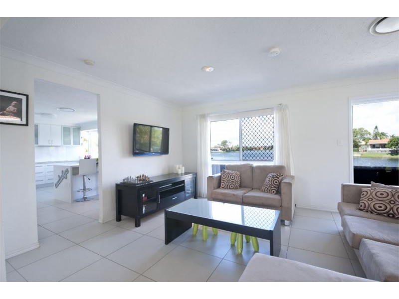 9 Long Island Court, Mermaid Waters QLD 4218