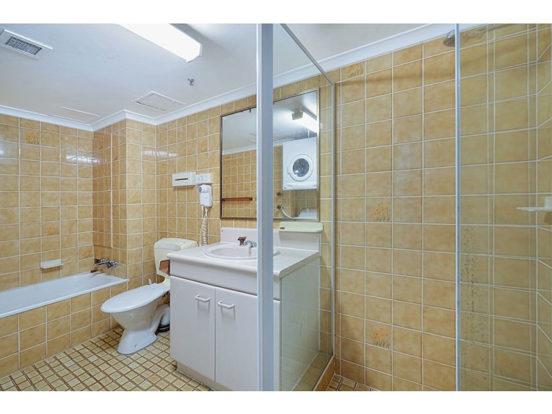 18 Hanlan Street, Surfers Paradise QLD 4217