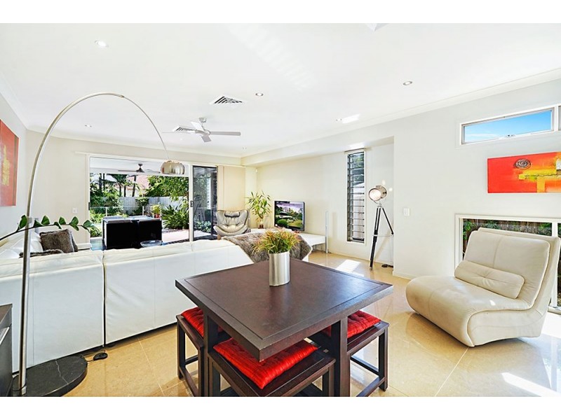 2/15 Holly Avenue, Hollywell QLD 4216