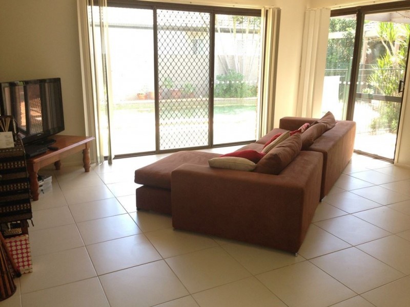 5 Curacao Court, Clear Island Waters QLD 4226