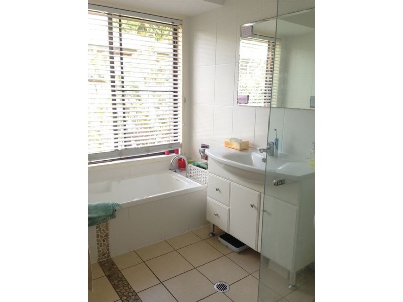 5 Curacao Court, Clear Island Waters QLD 4226